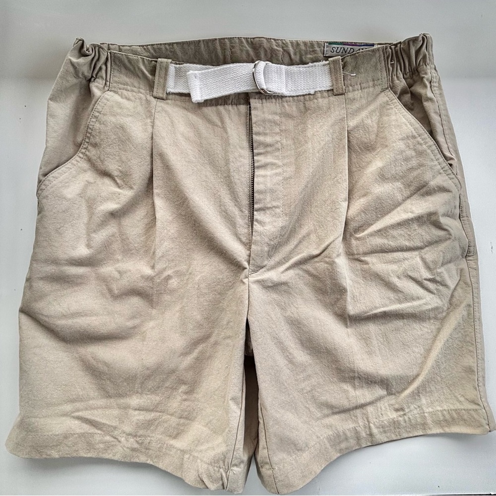 Sundays short tan and white cargo shorts